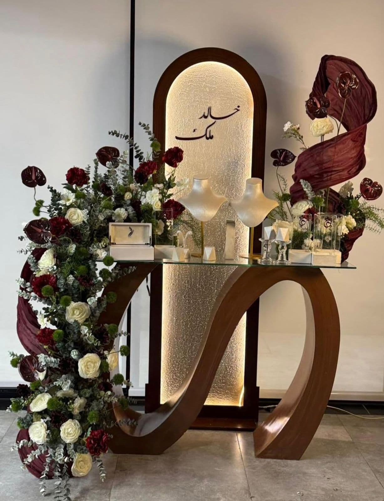 طلة ورد - تنسيق زهور، كيك، وبالونات للمناسبات